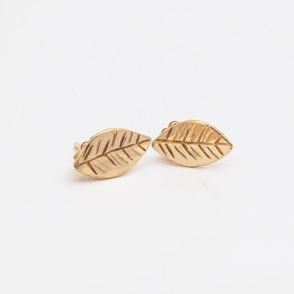 Leaf stud earrings